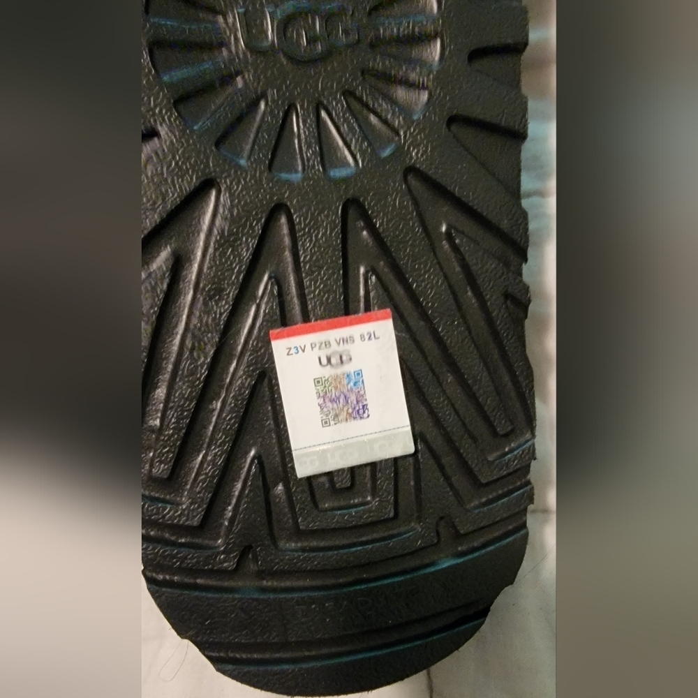Brand new UGG slides! - Picture 6 of 6